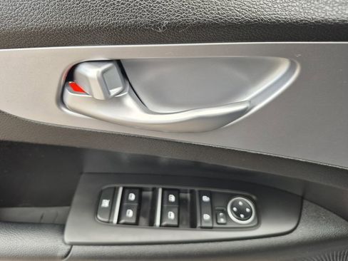 Used 2023 Kia Forte LXS image 9