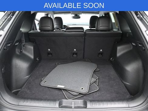 Used 2021 Jeep Cherokee Latitude Plus AWD/4WD image 30
