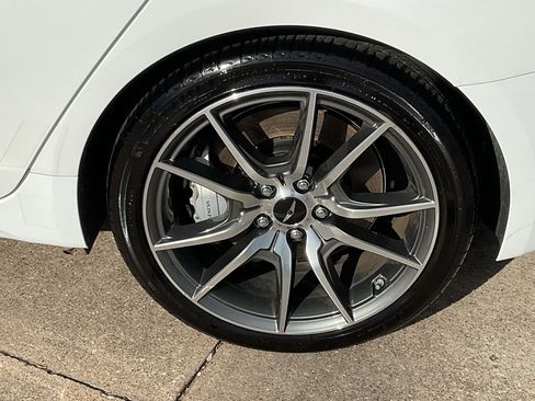 Used 2025 Genesis G70 2.5T image 8