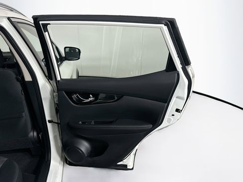 Used 2022 Nissan Rogue Sport SV image 27