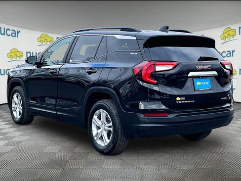 Used 2023 GMC Terrain SLE w/ Driver Convenience Package image 4