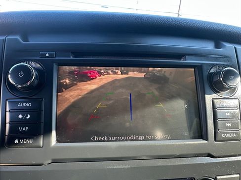 Used 2019 Nissan Titan SV w/ SV Convenience Package image 18