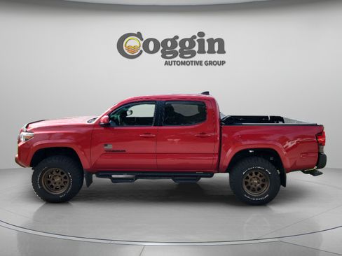 Used 2021 Toyota Tacoma SR5 RWD image 2