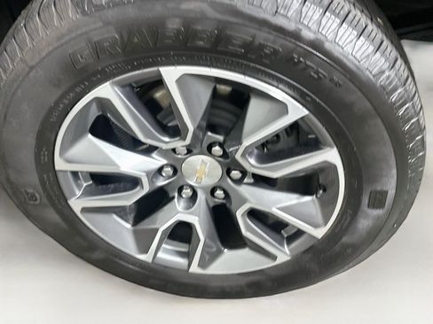 Used 2024 Chevrolet Silverado 1500 LT AWD/4WD image 11