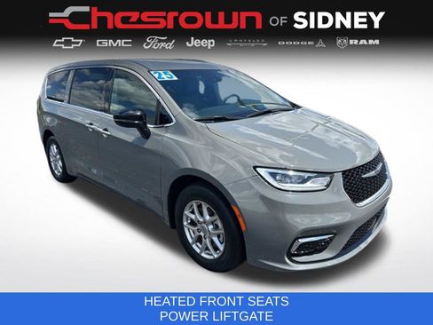 Used 2025 Chrysler Pacifica Select FWD image 3