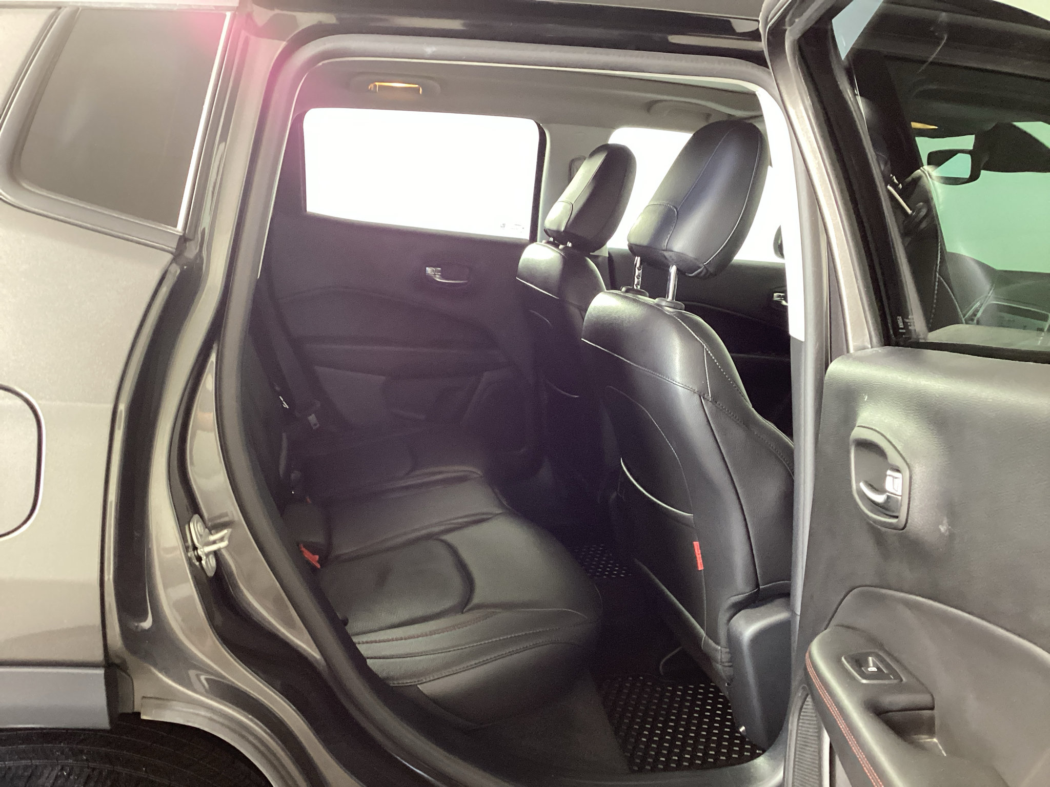 Used 2018 Jeep Compass Trailhawk w/ Leather Interior Group AWD/4WD image 11