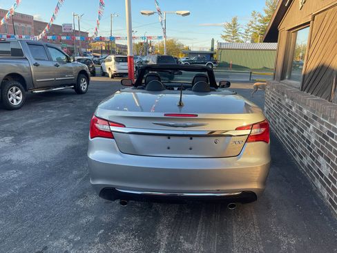 Used 2013 Chrysler 200 Limited image 3