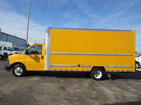Used 2021 GMC Savana 3500 Extended w/ Power Convenience Package RWD image 6