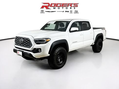 Certified 2021 Toyota Tacoma TRD Off-Road w/ Technology Package AWD/4WD image 8
