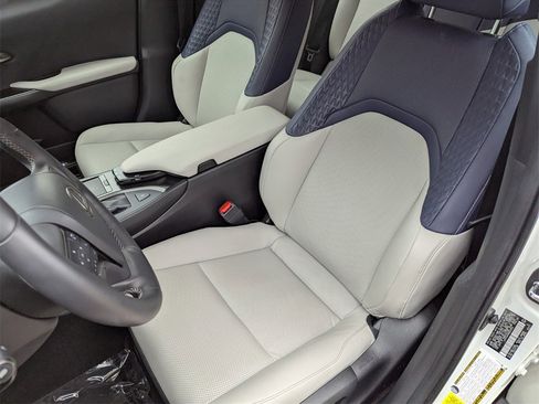 Used 2021 Lexus UX 200 w/ Premium Package image 12