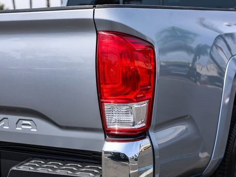 Used 2017 Toyota Tacoma SR5 w/ SR5 Appearance Package (SM) image 24