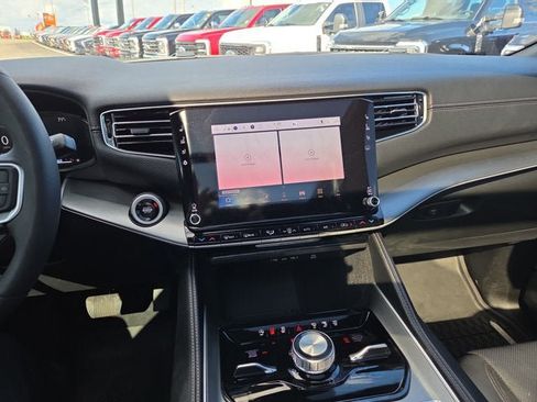 Used 2025 Jeep Wagoneer L Series II w/ Convenience Group I AWD/4WD image 18