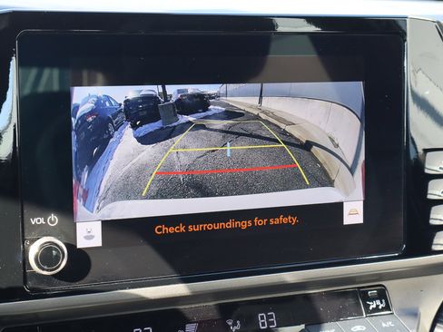 Used 2025 Toyota Camry SE image 12