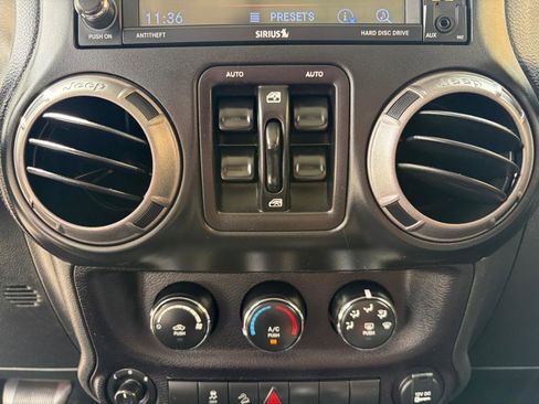 Used 2018 Jeep Wrangler Unlimited Sport S AWD/4WD image 17