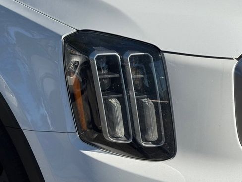 Certified 2024 Kia Telluride LX image 10