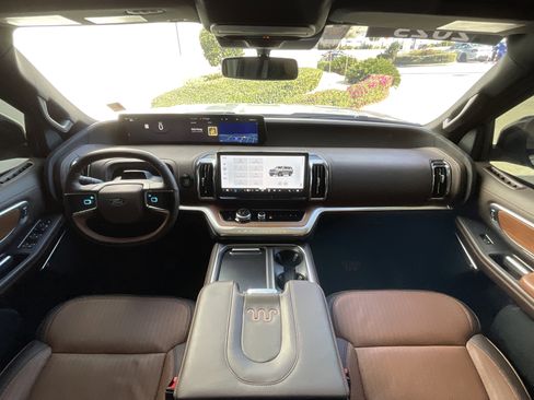 Used 2025 Ford Expedition Max King Ranch image 12