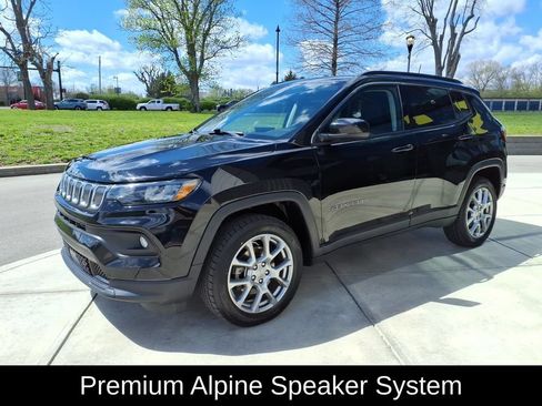 Used 2022 Jeep Compass Latitude w/ Sun and Sound Group AWD/4WD image 3
