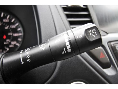 Used 2020 Nissan Pathfinder SL FWD image 18