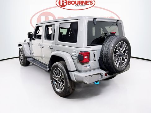 Used 2023 Jeep Wrangler Unlimited Sahara image 9
