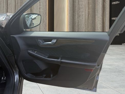 Used 2020 Ford Escape Titanium image 46