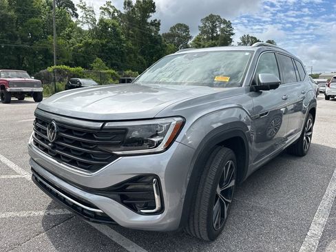 Used 2024 Volkswagen Atlas SEL Premium R-Line AWD/4WD image 3