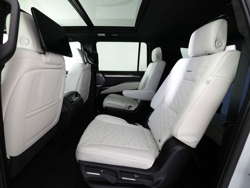 Used 2026 Cadillac Escalade ESV Platinum Sport w/ LPO, ONYX Package AWD/4WD image 16