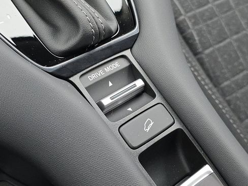 New 2026 Honda HR-V LX image 30