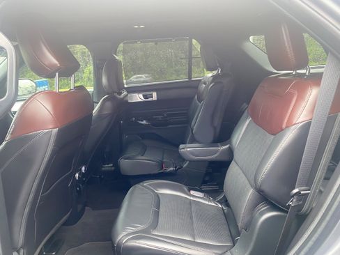 Used 2021 Ford Explorer Platinum w/ Equipment Group 601A image 8