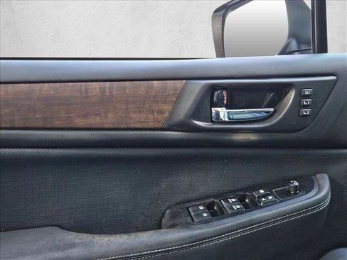 Used 2017 Subaru Outback 3.6R Limited image 10