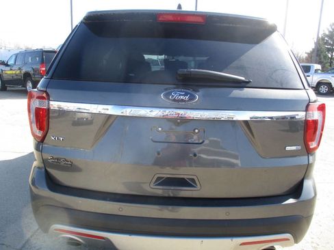 Used 2017 Ford Explorer XLT w/ Equipment Group 202A image 5