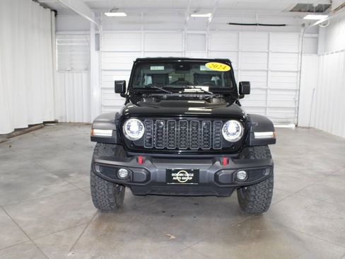 Used 2024 Jeep Wrangler Unlimited Rubicon image 3