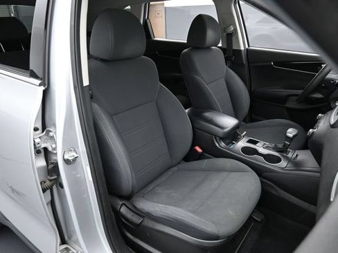 Used 2019 Kia Sorento L FWD image 28