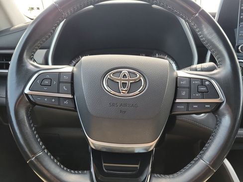 Used 2021 Toyota Highlander XLE image 34