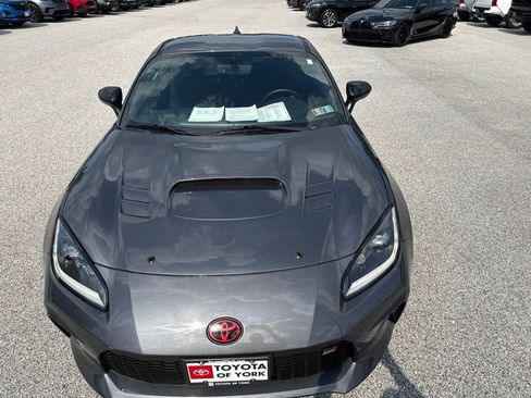 Used 2022 Toyota GR86 RWD image 11