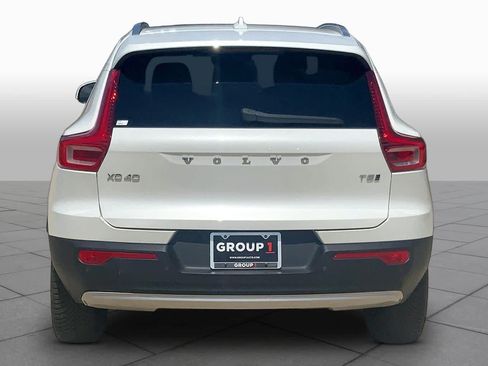 Used 2022 Volvo XC40 T5 Momentum AWD/4WD image 5