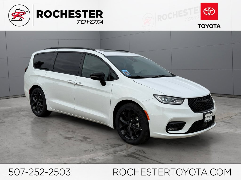 Used 2025 Chrysler Pacifica Limited FWD image 1