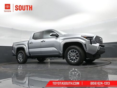 Used 2025 Toyota Tacoma Limited image 35