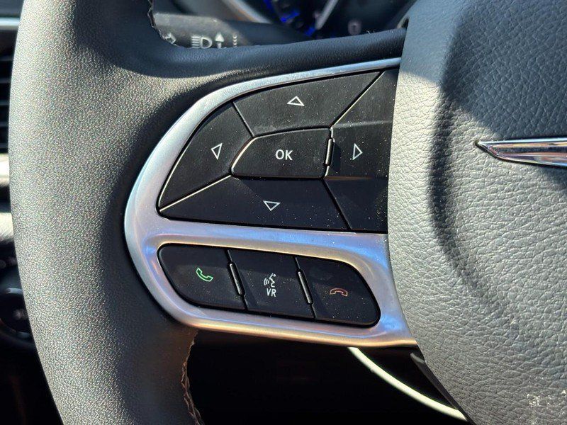 Used 2025 Chrysler Pacifica Select FWD image 20