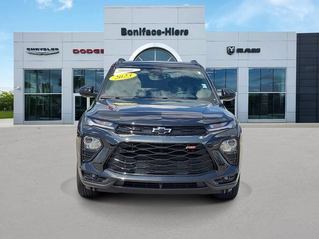 Used 2023 Chevrolet TrailBlazer RS w/ Sun and Liftgate Package FWD image 2