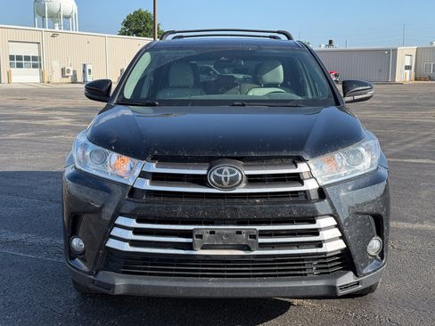 Used 2017 Toyota Highlander Plus AWD/4WD image 7