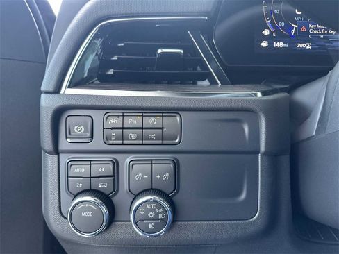 New 2025 Chevrolet Suburban Premier image 18
