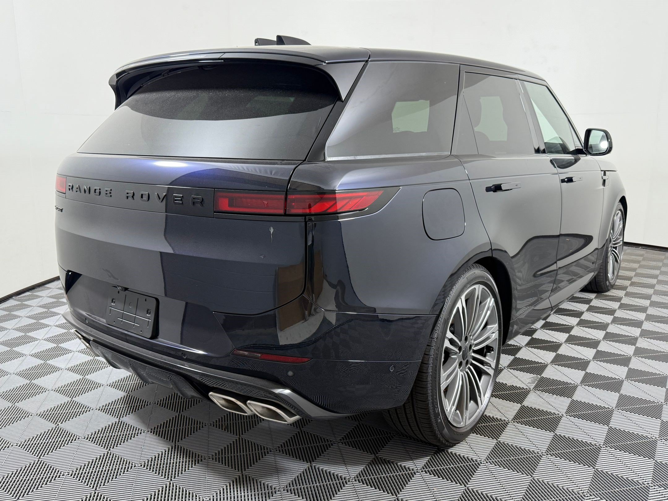 New 2026 Land Rover Range Rover Sport Dynamic SE AWD/4WD image 9