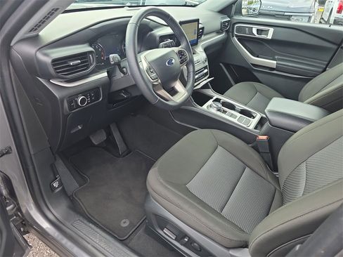 Used 2024 Ford Explorer XLT image 11