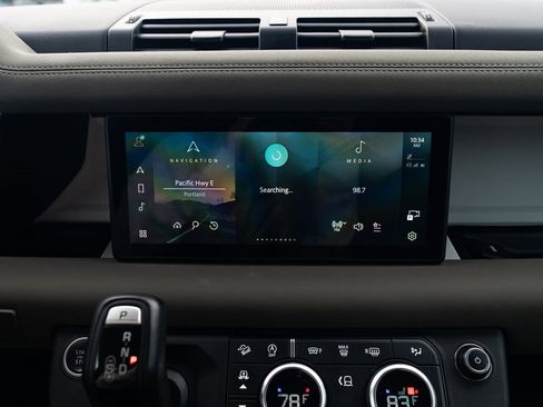 Used 2020 Land Rover Defender 110 SE image 15