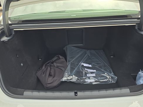 New 2026 BMW 750e xDrive image 9