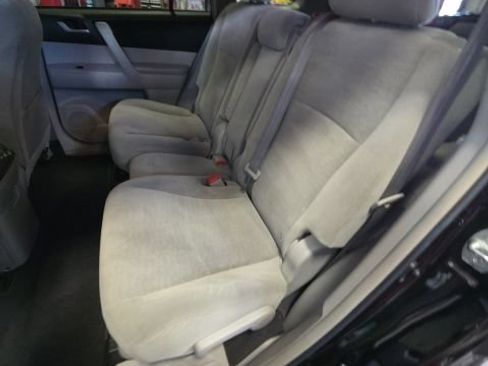 Used 2012 Toyota Highlander FWD w/ Tech Pkg image 14