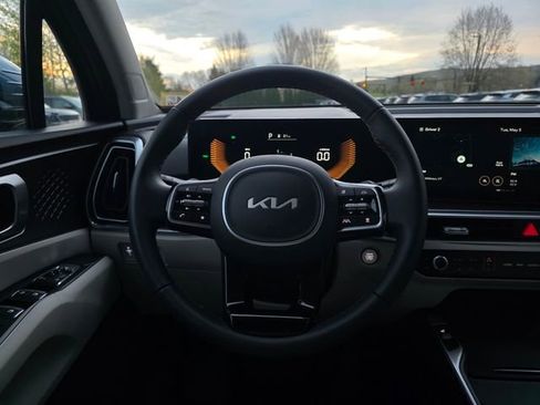 Certified 2025 Kia Sorento EX AWD/4WD image 26