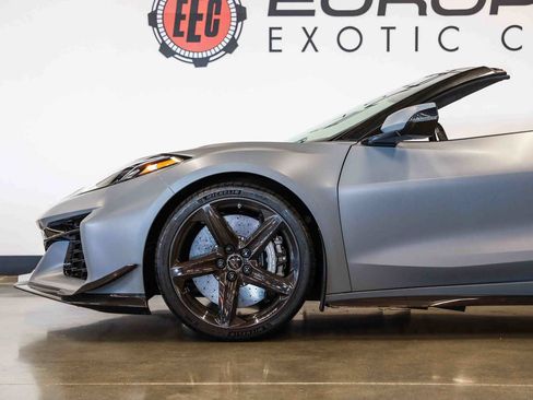 Used 2025 Chevrolet Corvette Z06 RWD image 19