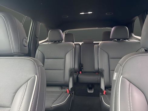 Used 2025 Buick Enclave Preferred image 27