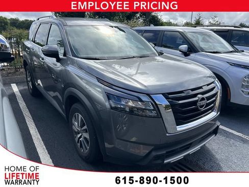 Used 2025 Nissan Pathfinder SL AWD/4WD image 1